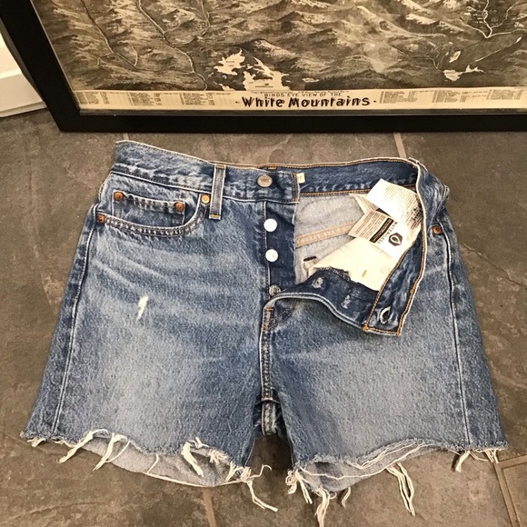 NWOT Levis Wedgie Fit Denim Jean Short Cutoff Raw Hem Distressed Womens Size 27 - Picture 11 of 12